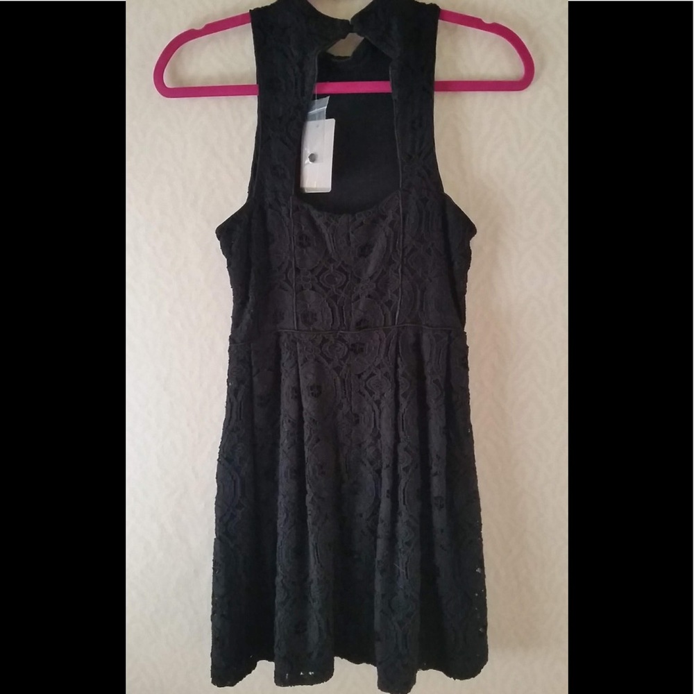 Kimchi Blue Jackie High-Neck Lace Dress Black NWT - Picture 4 of 7